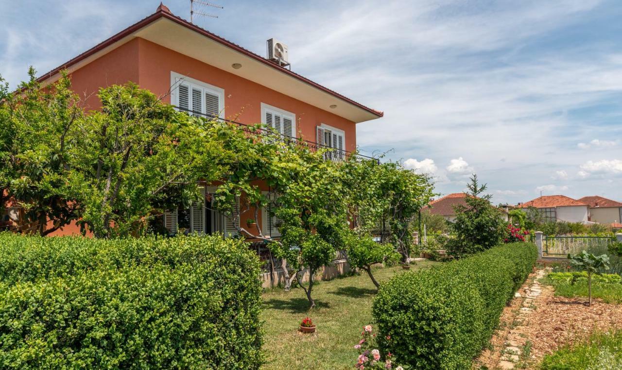 Marinella Apartament *