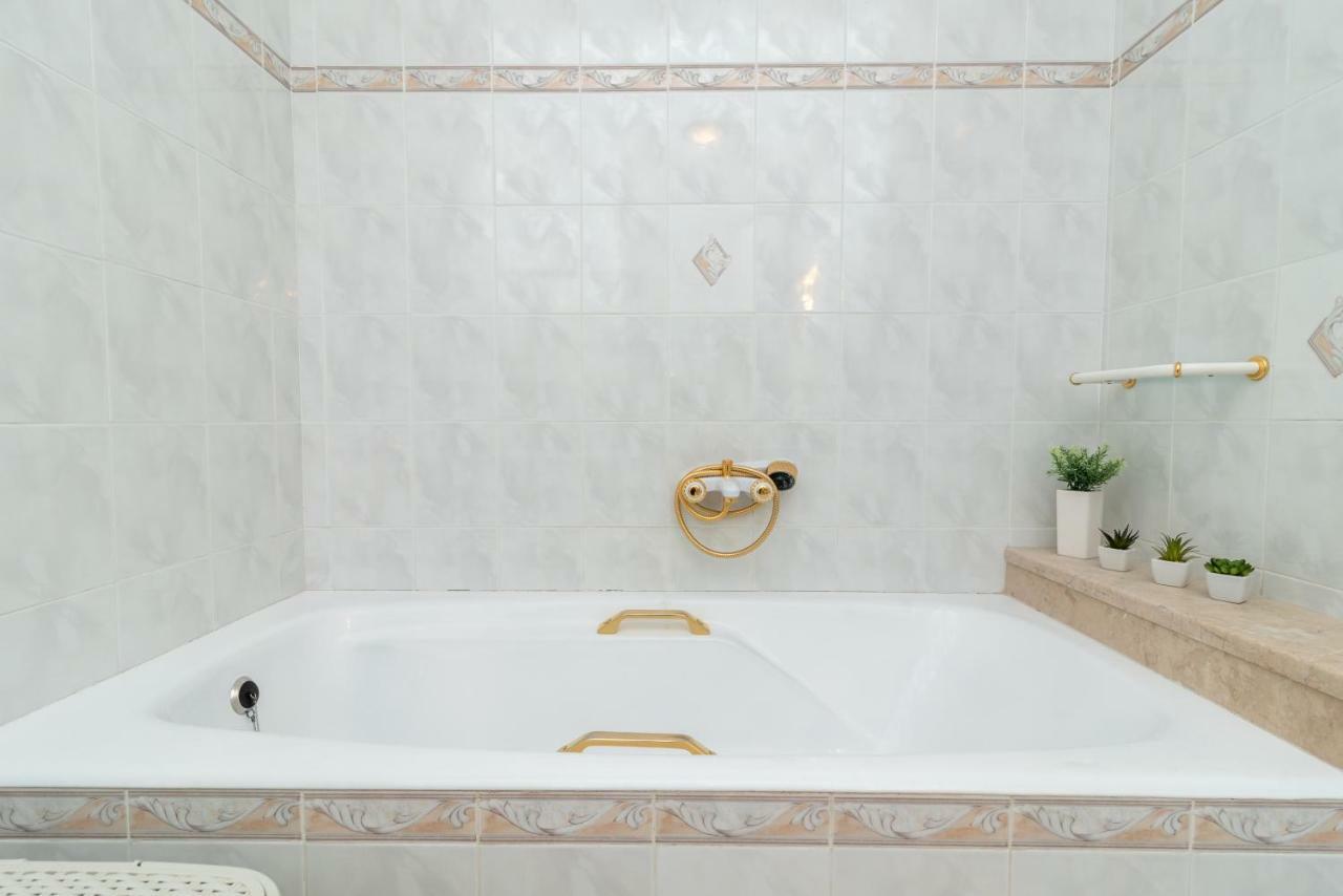 Marinella Apartament *